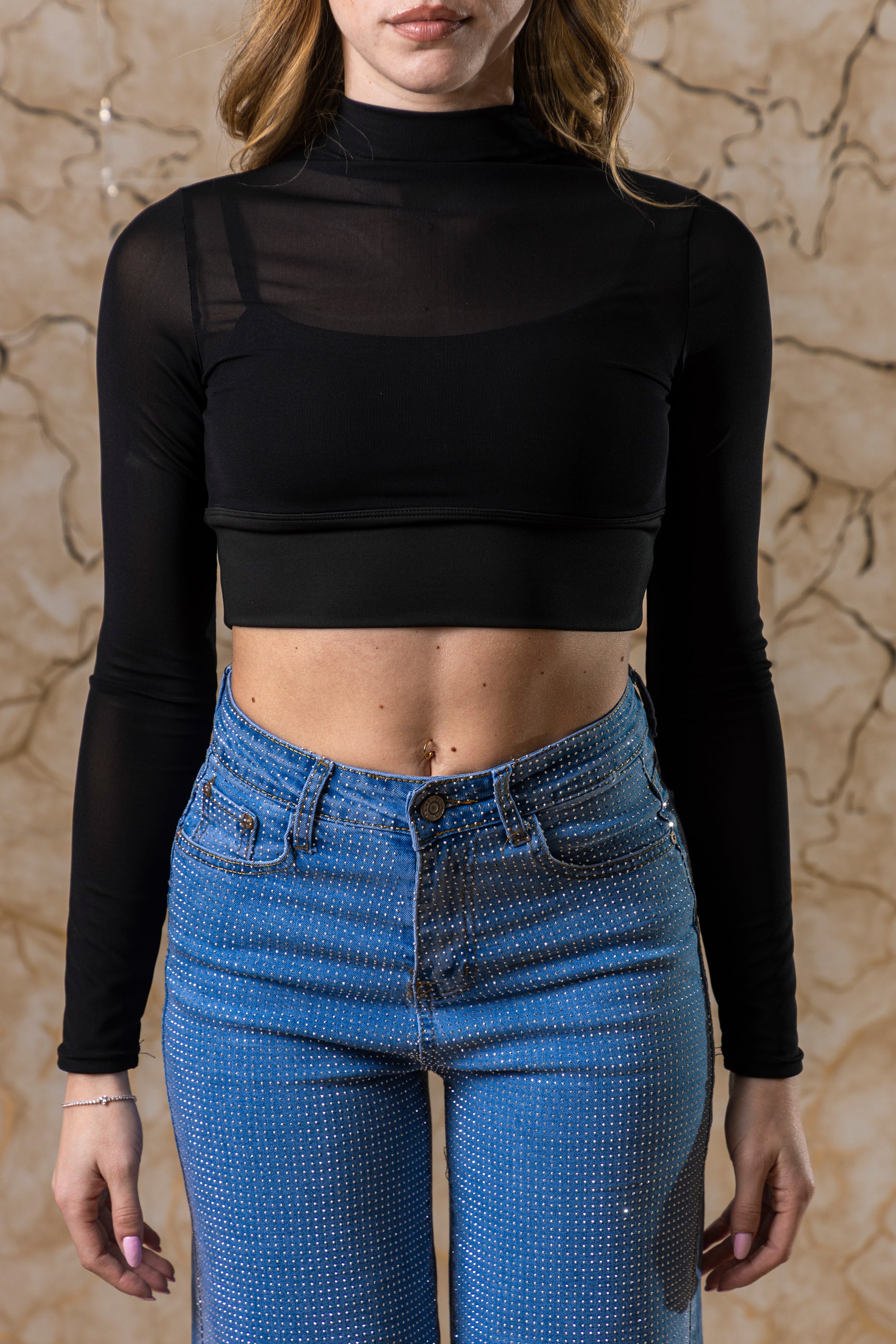 MAGLIA NERA IN TULLE