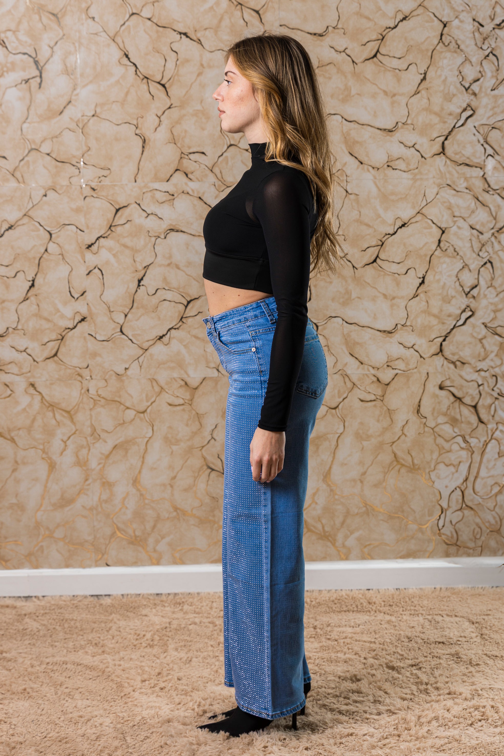 MAGLIA NERA IN TULLE