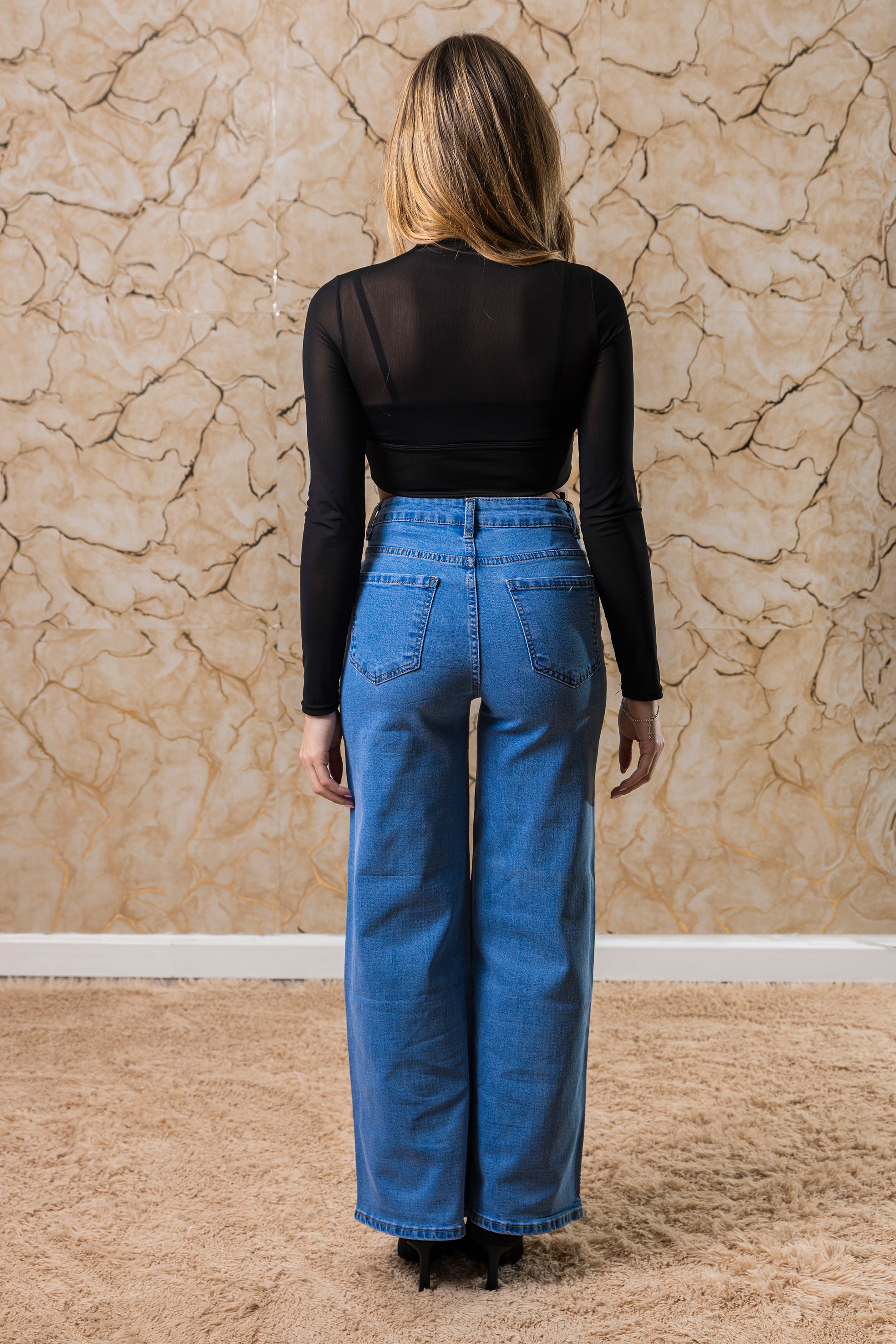 MAGLIA NERA IN TULLE